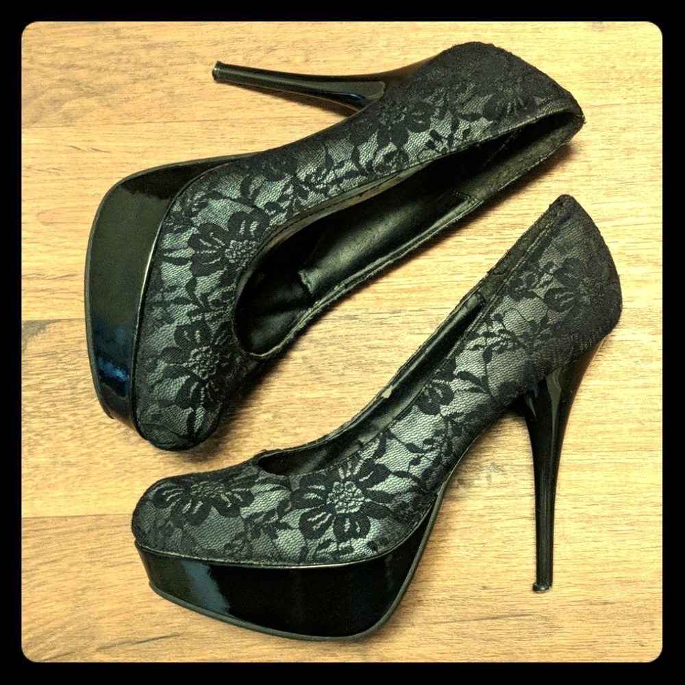 Black lace pumps